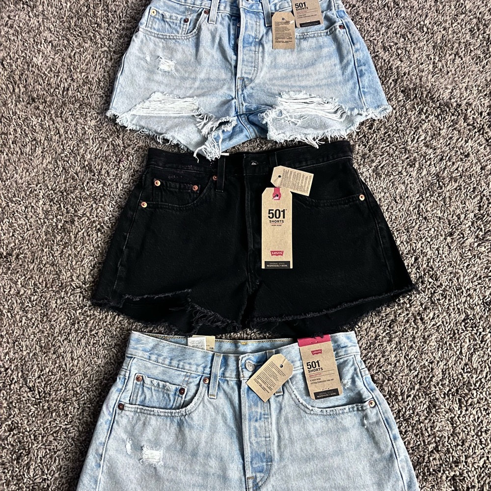 👍🏽NEW LEVI 501 HIGH RISE DISTRESSED SHORTS